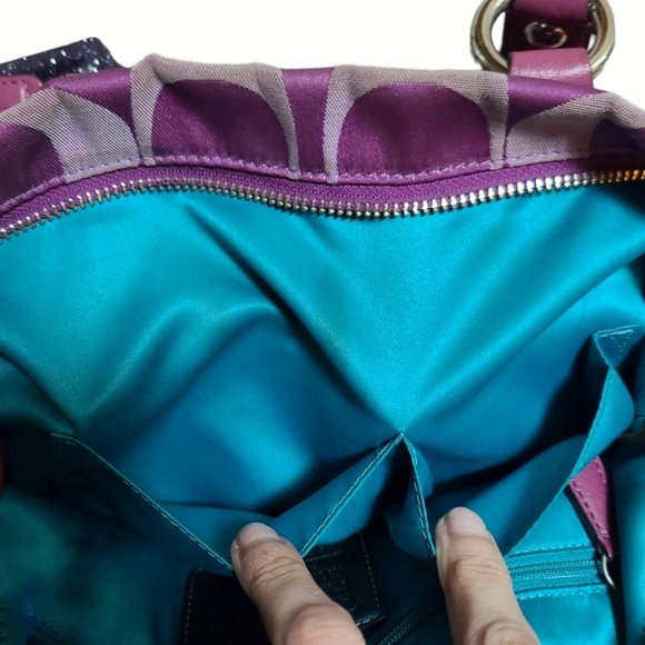 Coach Signature Poppy Handbag - Picture 13 of 14